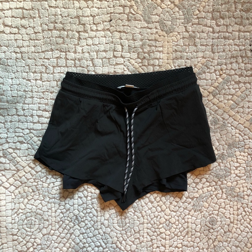 Athleta Trekkie Crest 2 in 1 Short - Black, Size 2
